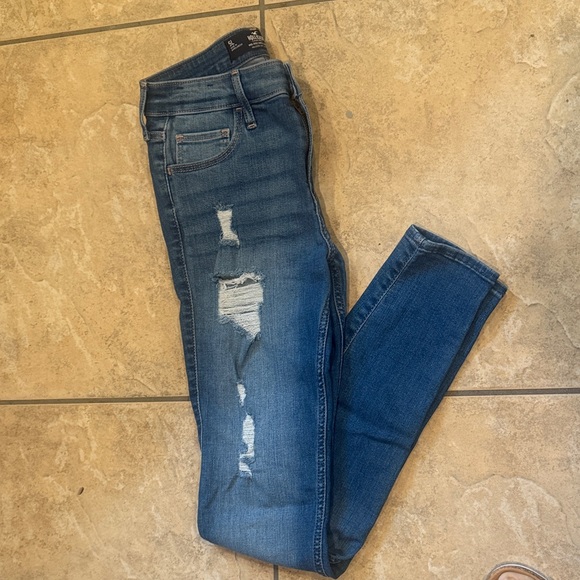 Hollister Distressed Skinny Jeans in Blue - Picture 6 of 6